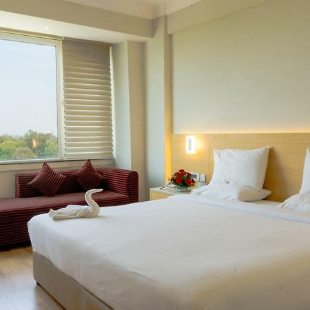 Gemini Continental, Hazratganj Hotel Lucknow Exterior foto