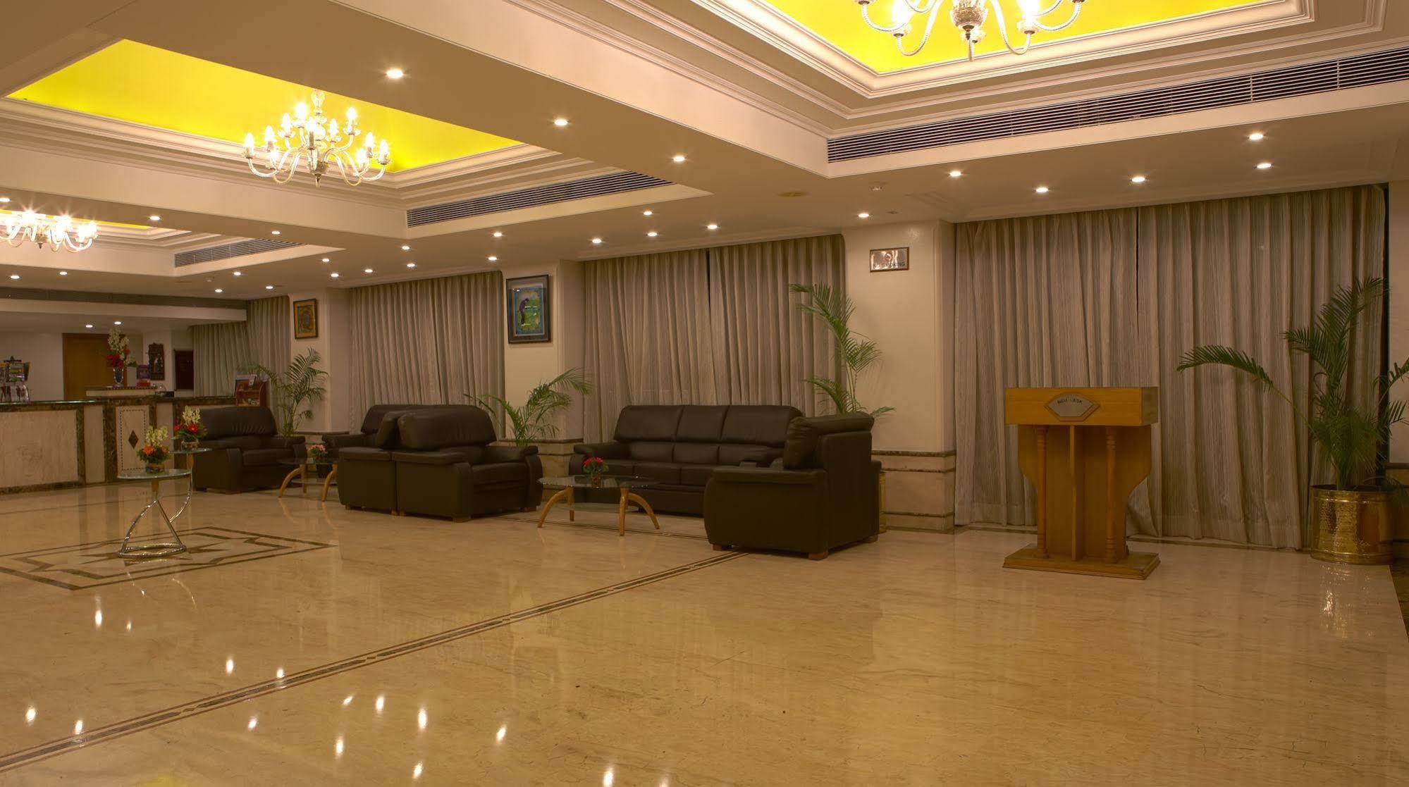 Gemini Continental, Hazratganj Hotel Lucknow Exterior foto