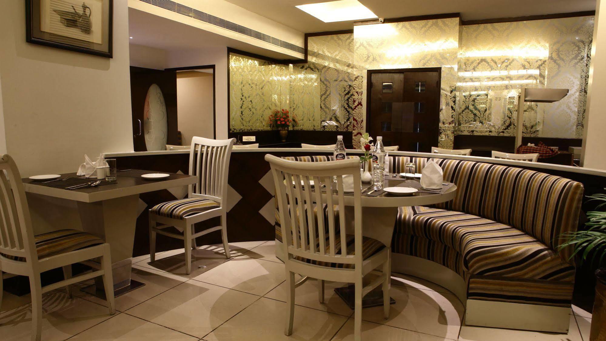 Gemini Continental, Hazratganj Hotel Lucknow Exterior foto