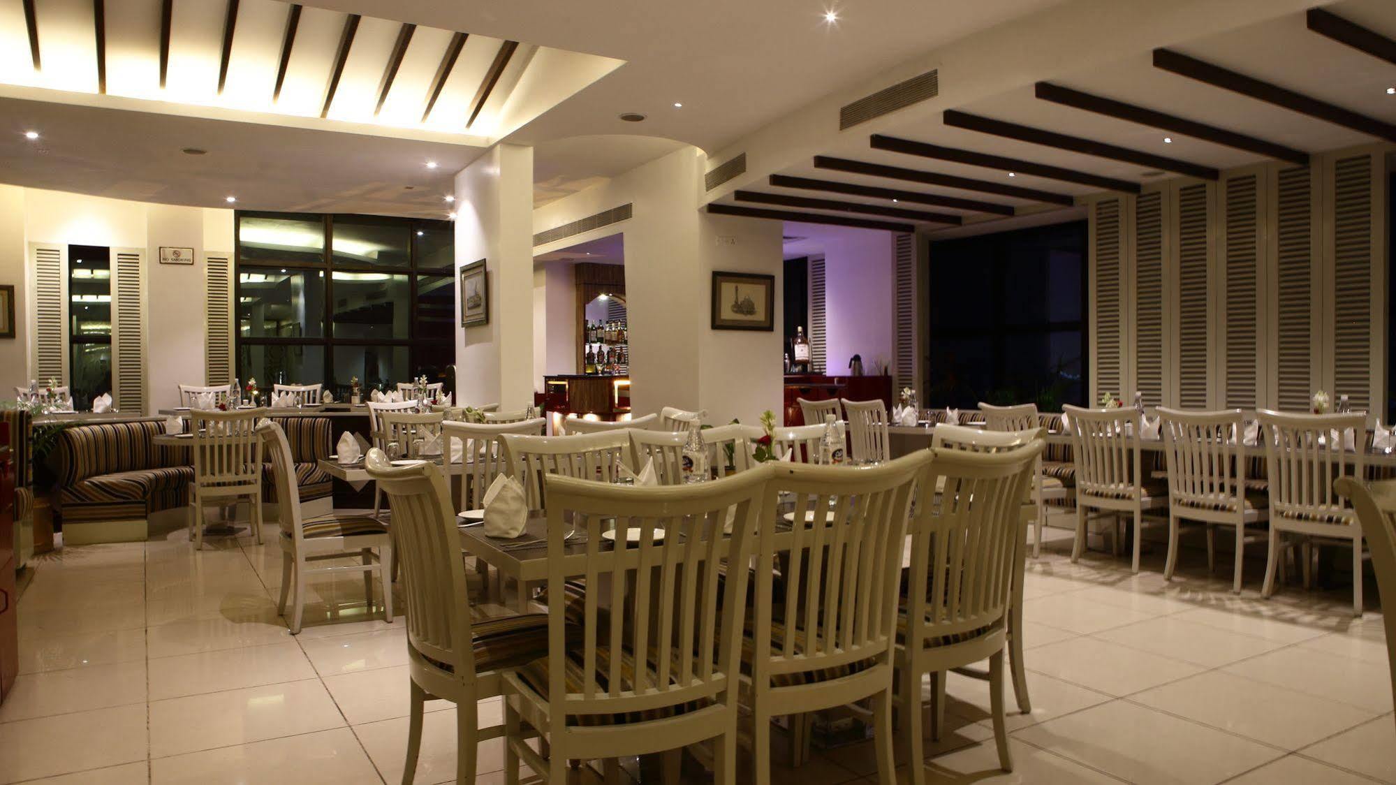 Gemini Continental, Hazratganj Hotel Lucknow Exterior foto