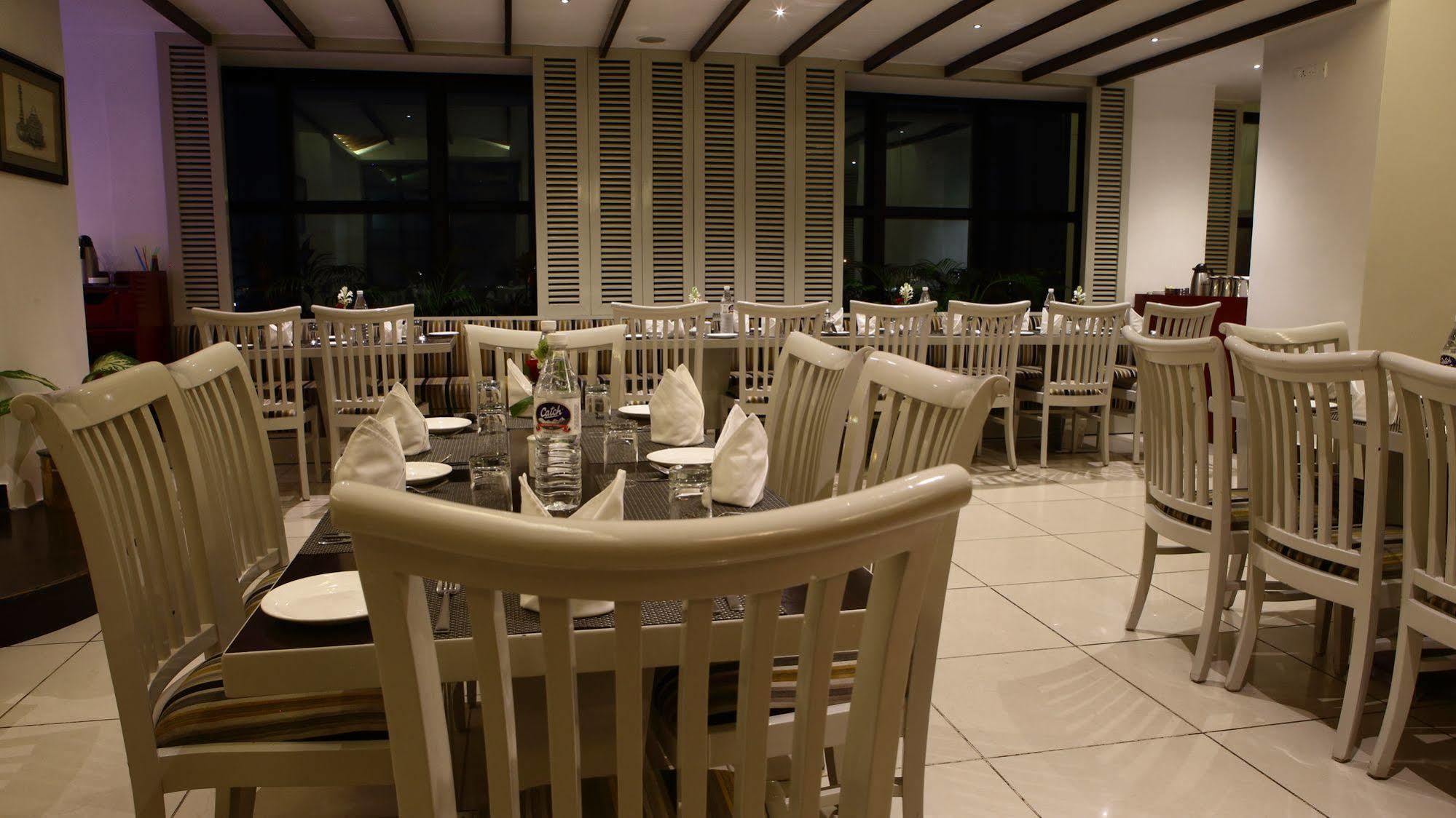Gemini Continental, Hazratganj Hotel Lucknow Exterior foto