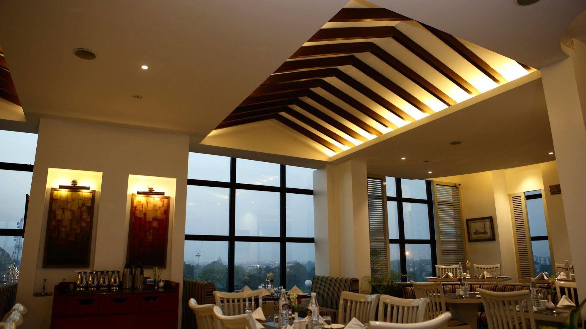 Gemini Continental, Hazratganj Hotel Lucknow Exterior foto