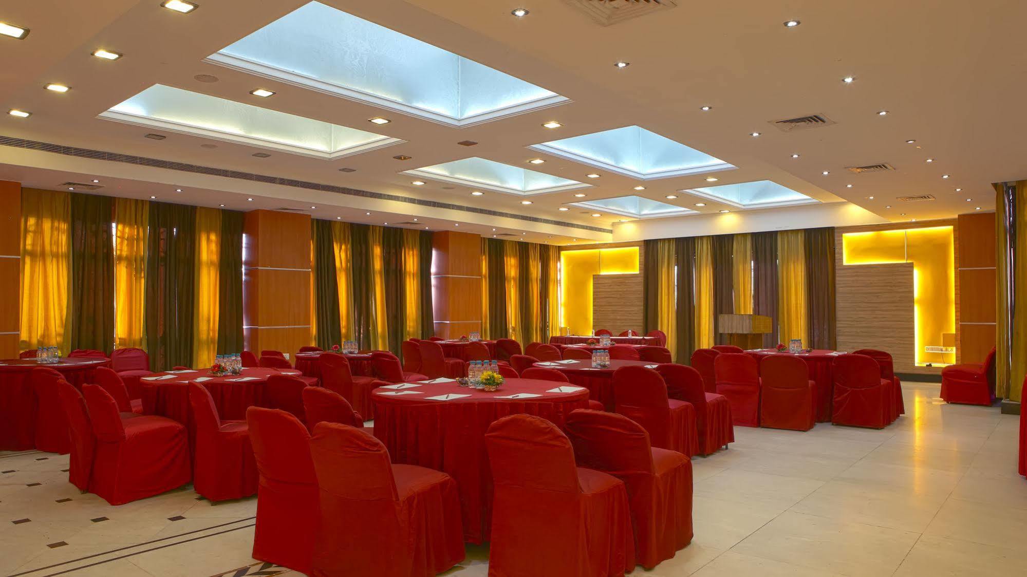 Gemini Continental, Hazratganj Hotel Lucknow Exterior foto