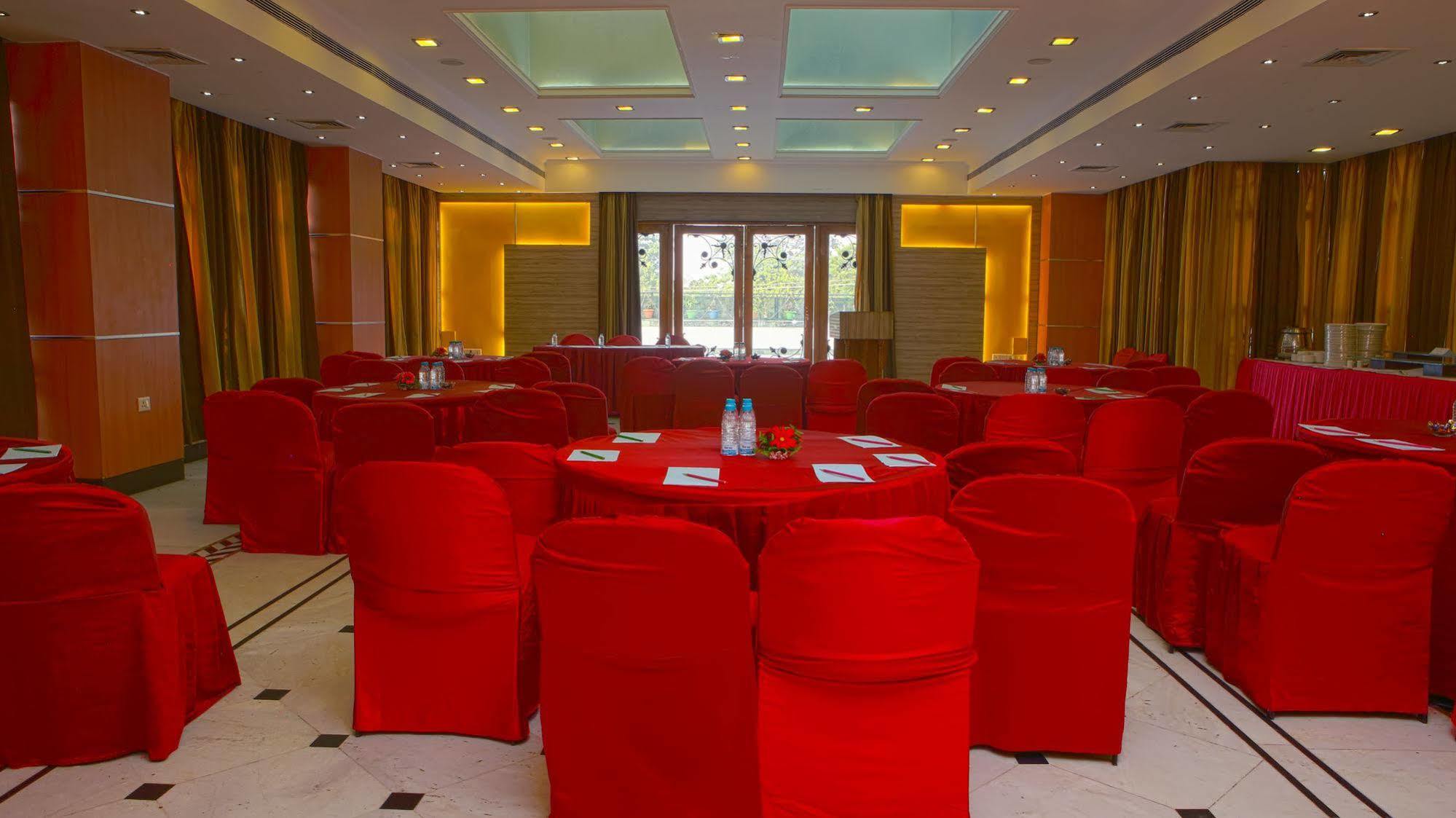 Gemini Continental, Hazratganj Hotel Lucknow Exterior foto