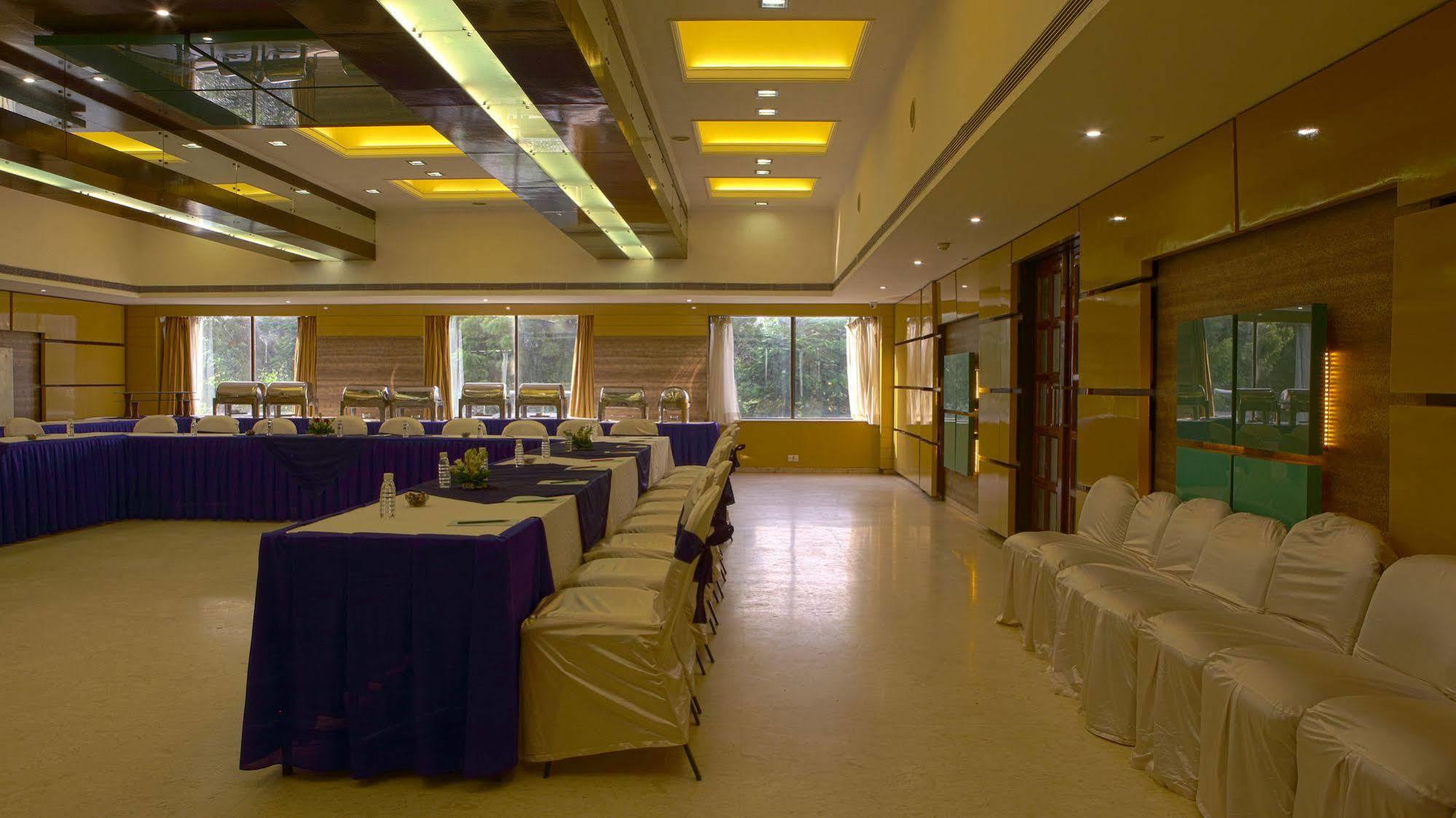 Gemini Continental, Hazratganj Hotel Lucknow Exterior foto
