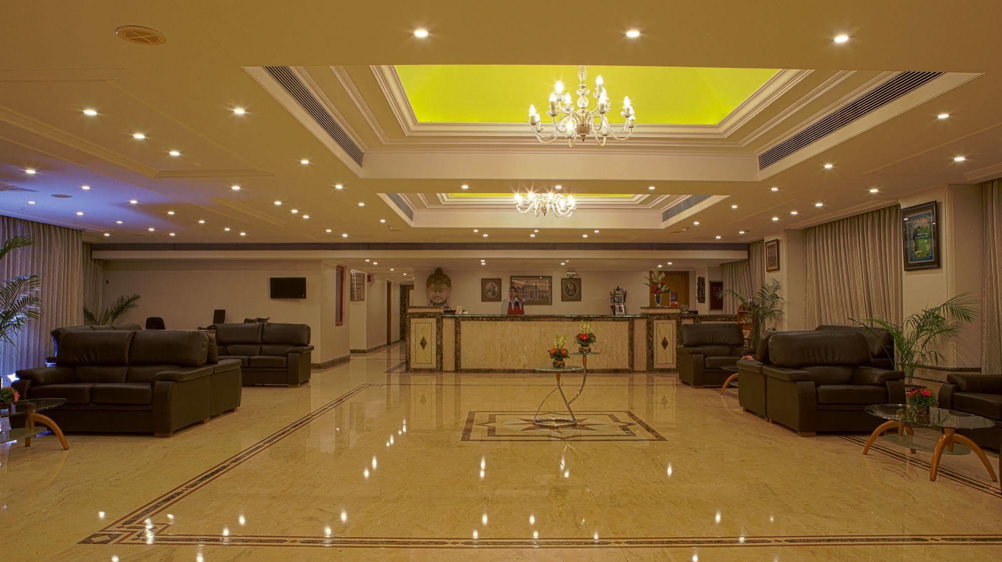 Gemini Continental, Hazratganj Hotel Lucknow Exterior foto