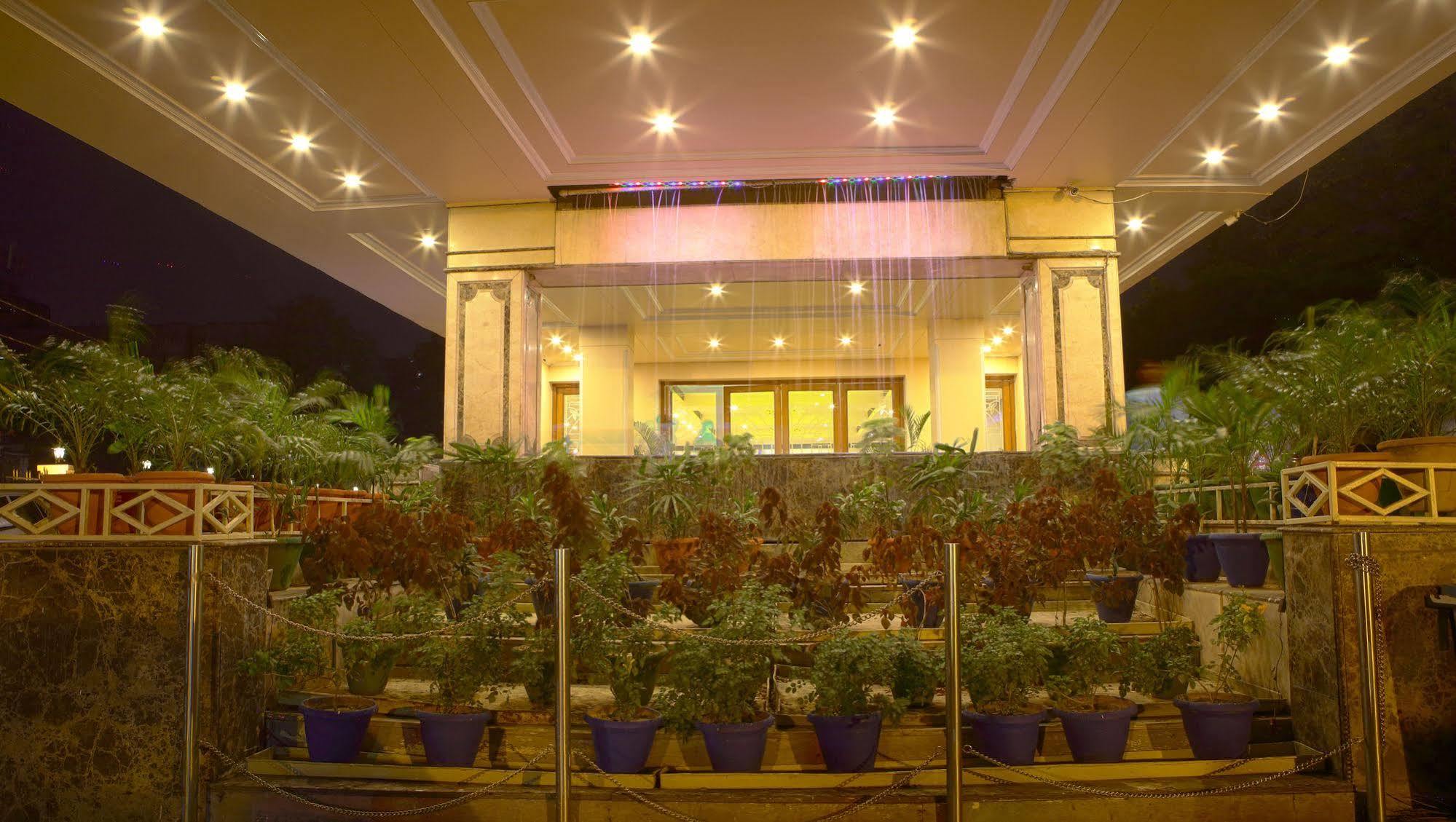 Gemini Continental, Hazratganj Hotel Lucknow Exterior foto
