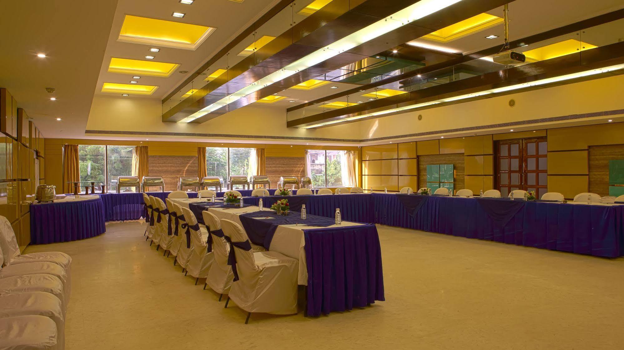 Gemini Continental, Hazratganj Hotel Lucknow Exterior foto