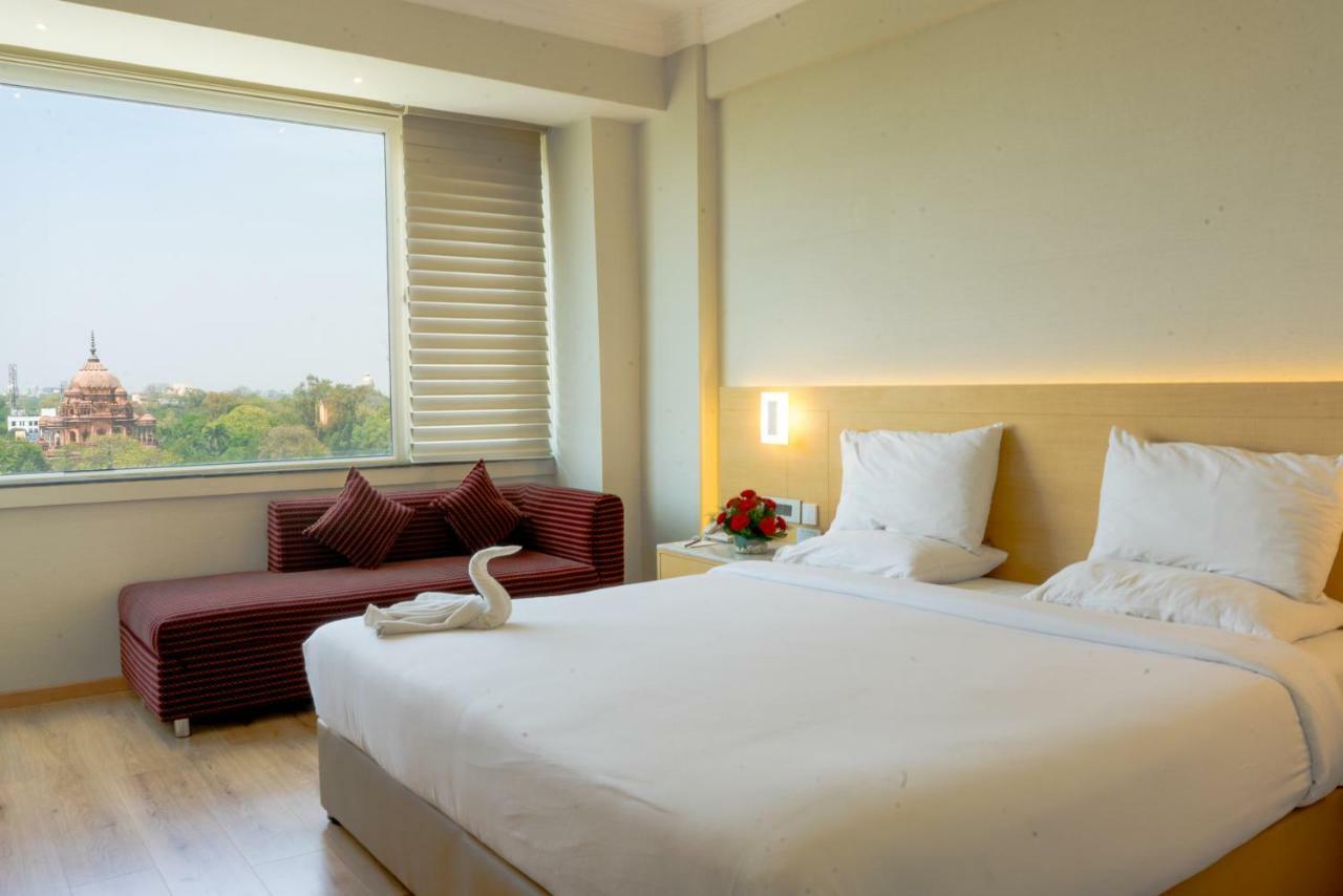 Gemini Continental, Hazratganj Hotel Lucknow Exterior foto